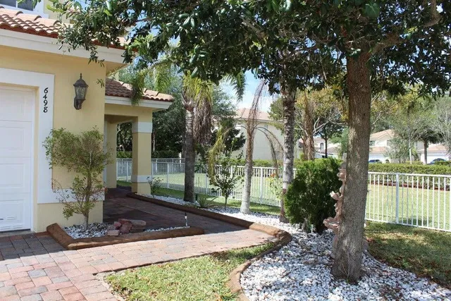 Residence photo 2