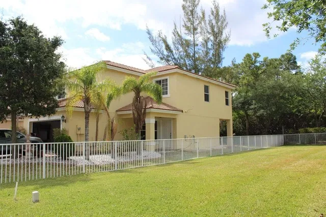Residence photo 3