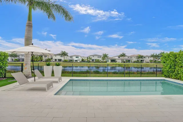 Boca Bridges Residence photo 3