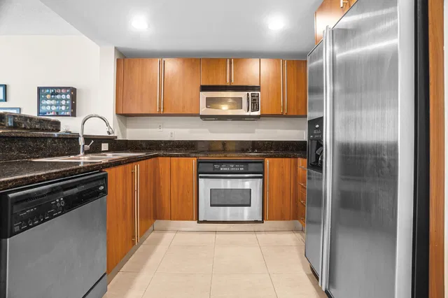 610 Clematis Unit 611 photo 10