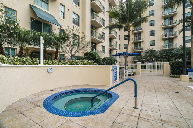 610 Clematis Unit 611 photo 18