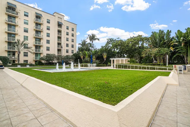 610 Clematis Unit 611 photo 23