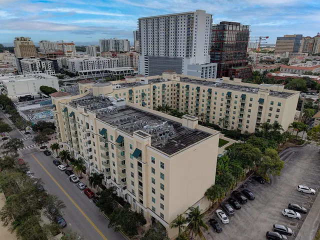 610 Clematis Unit 611 photo 24