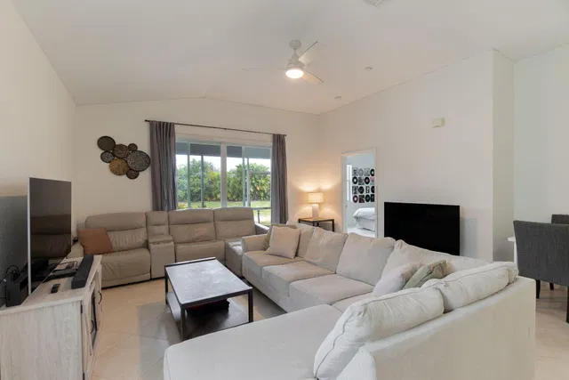 Residence photo 3