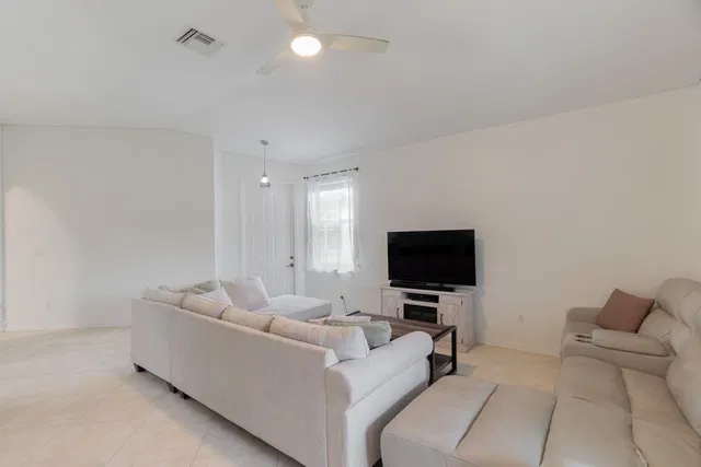 Residence photo 5
