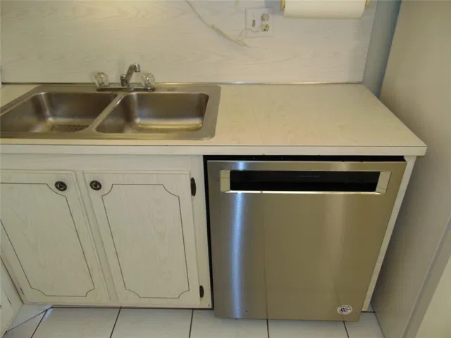  Unit 313 photo 4