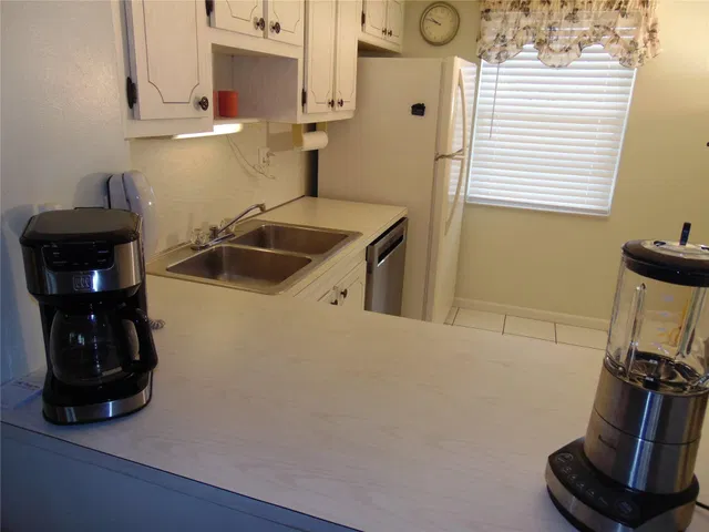  Unit 313 photo 5