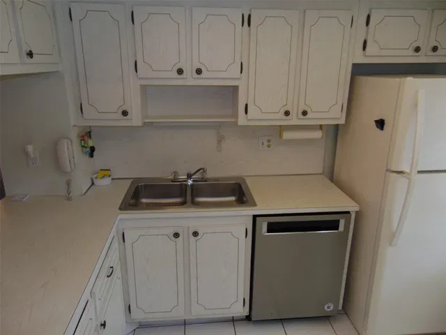  Unit 313 photo 18
