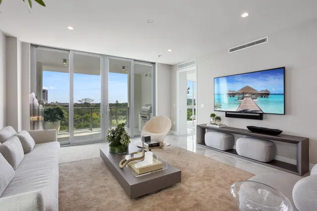Royal Palm Residences Boca Raton Unit 605 photo 4