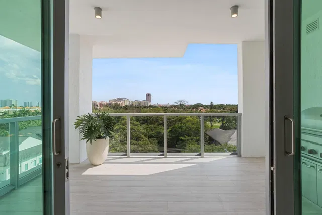 Royal Palm Residences Boca Raton Unit 605 photo 8