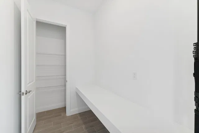 Unit 29 photo 10