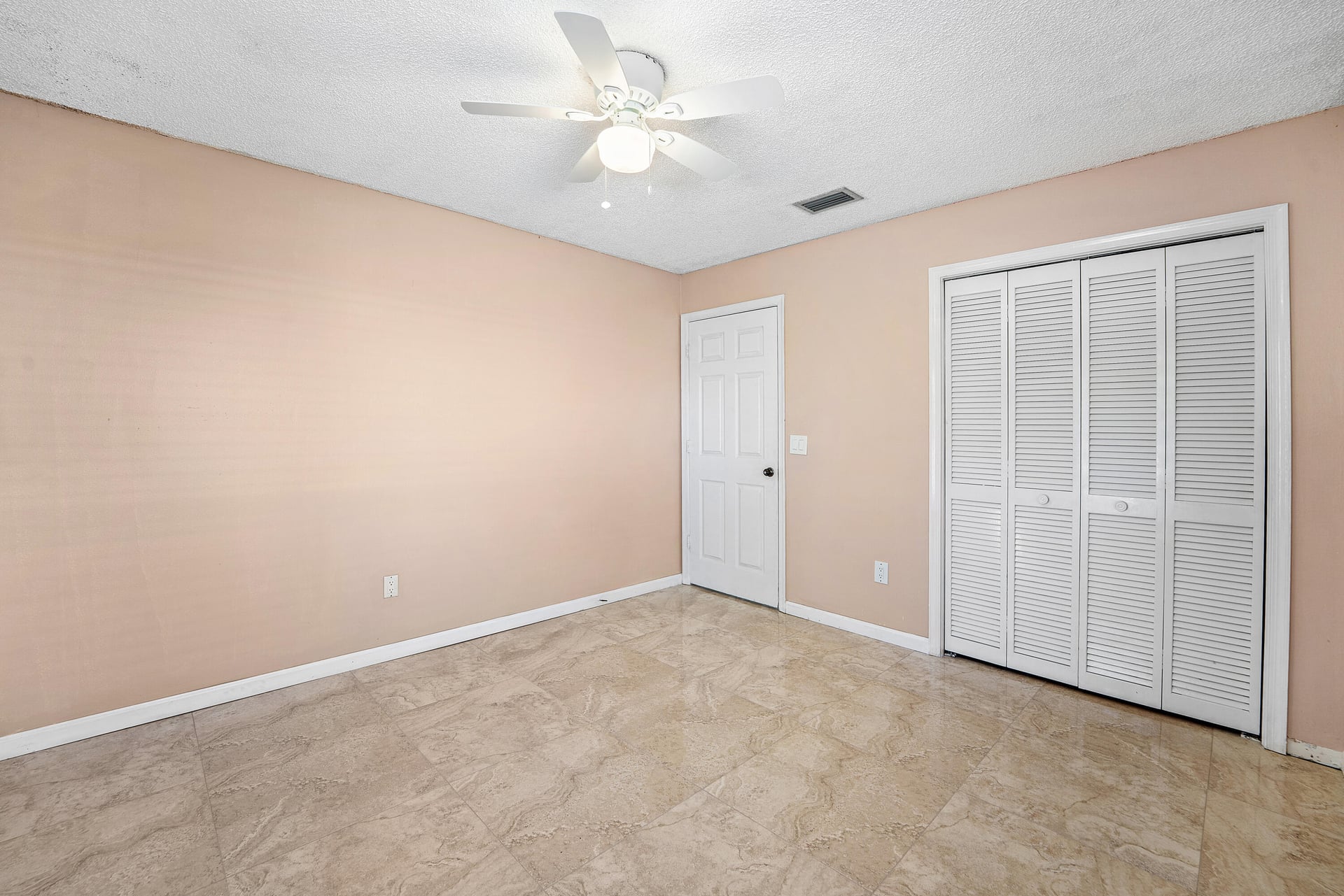 Residence photo 26