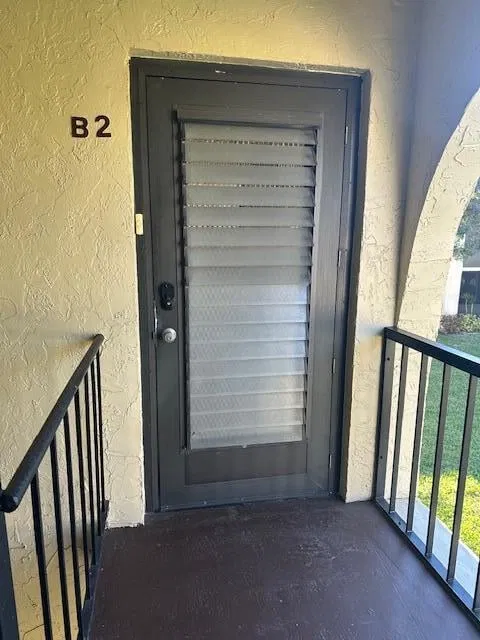 Unit B2 photo 11
