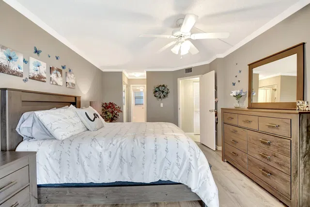 Unit 415 photo 6