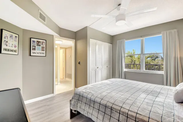 Unit 415 photo 11