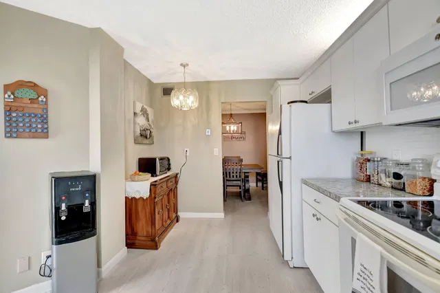 Unit 415 photo 14