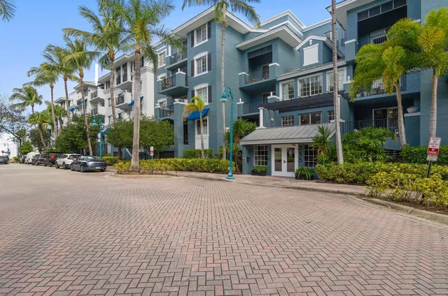 Pineapple Grove Village Condominiums Unit 2506 photo 2