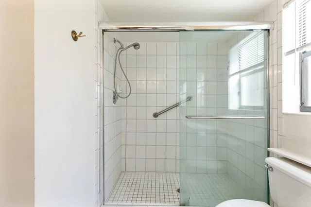 Unit 101 photo 23