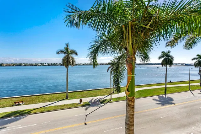 Flagler Pointe Unit 401 photo 22