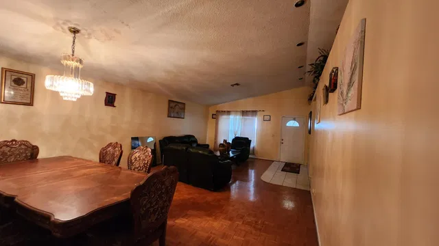 Residence photo 6
