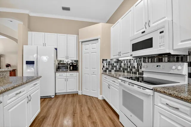 Residence photo 12
