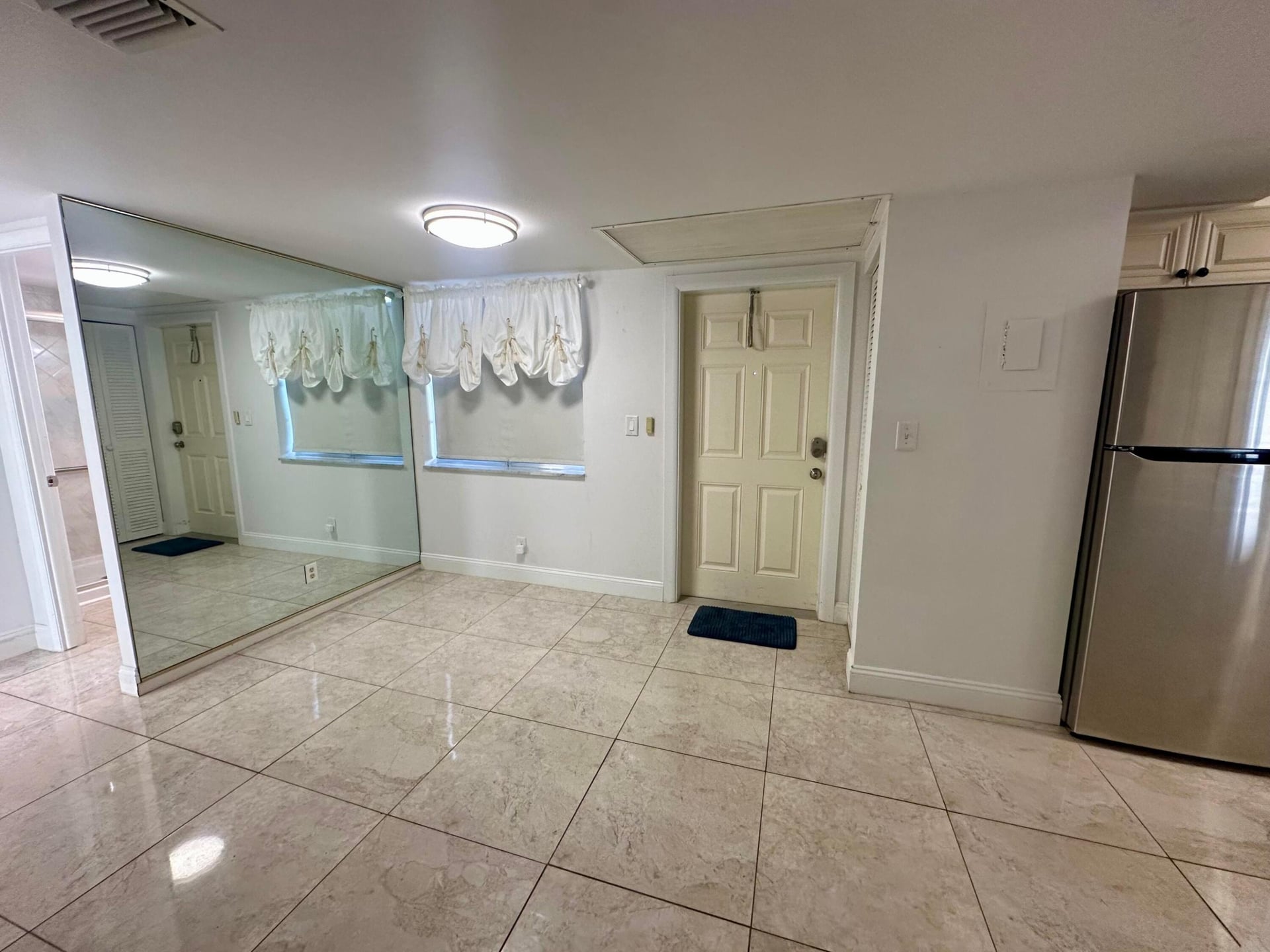 Unit 417 photo 5