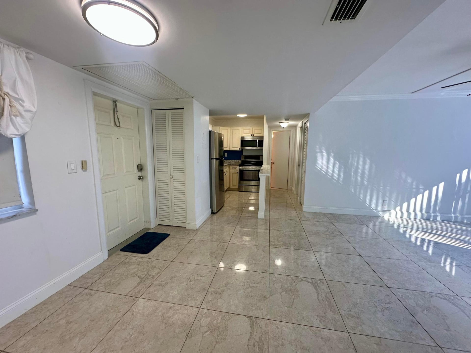 Unit 417 photo 6