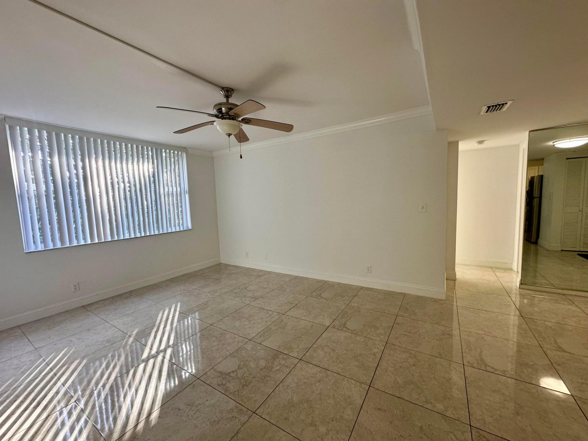 Unit 417 photo 9