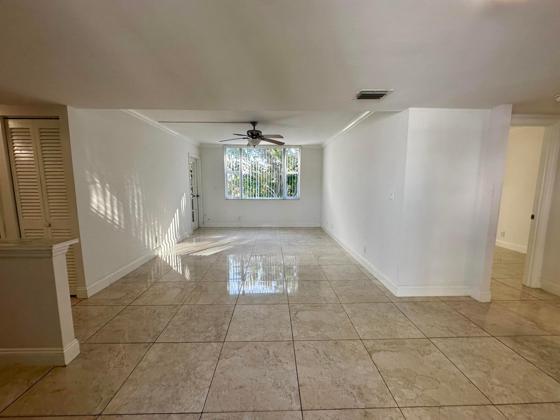 Unit 417 photo 10