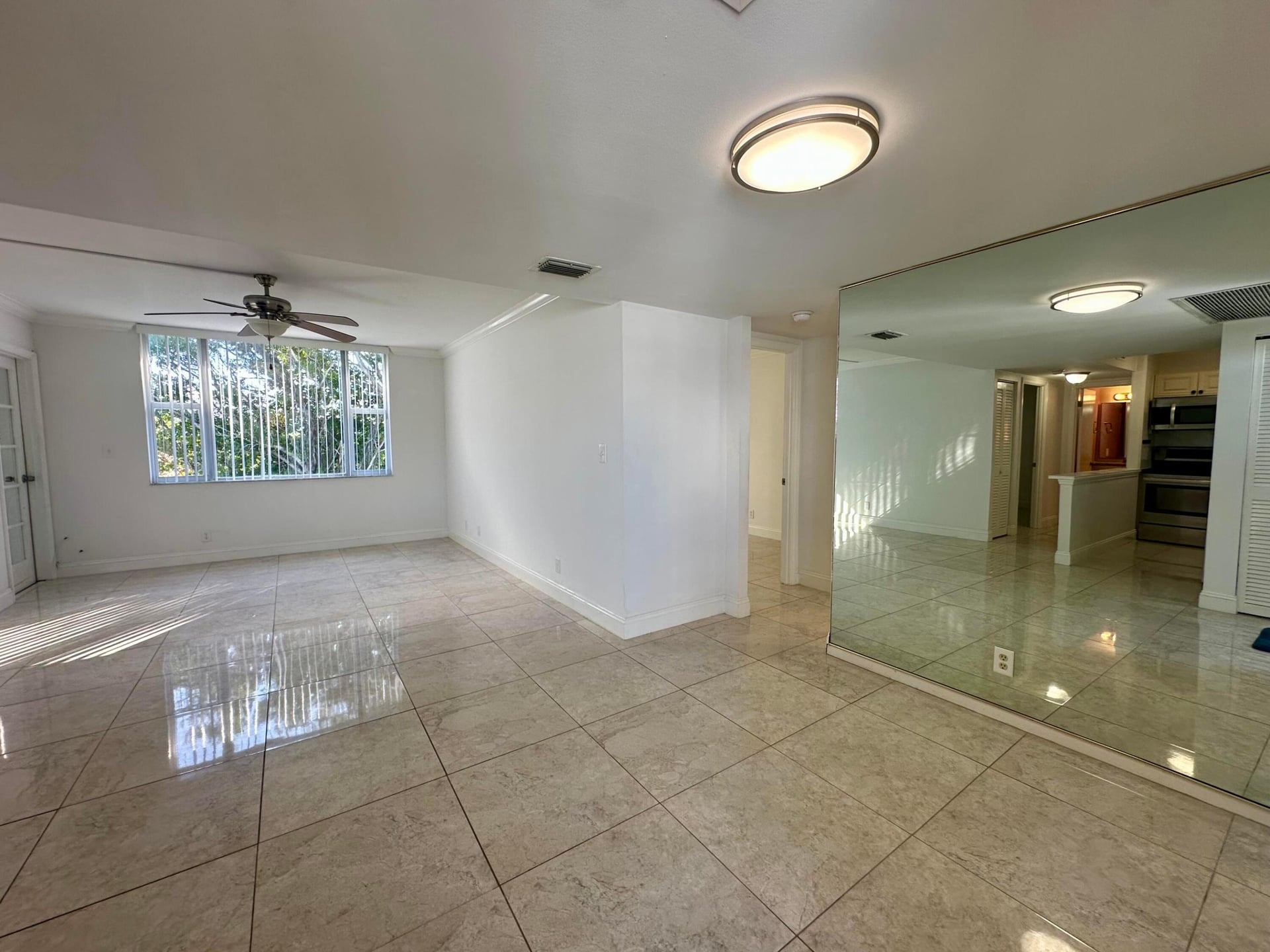 Unit 417 photo 11