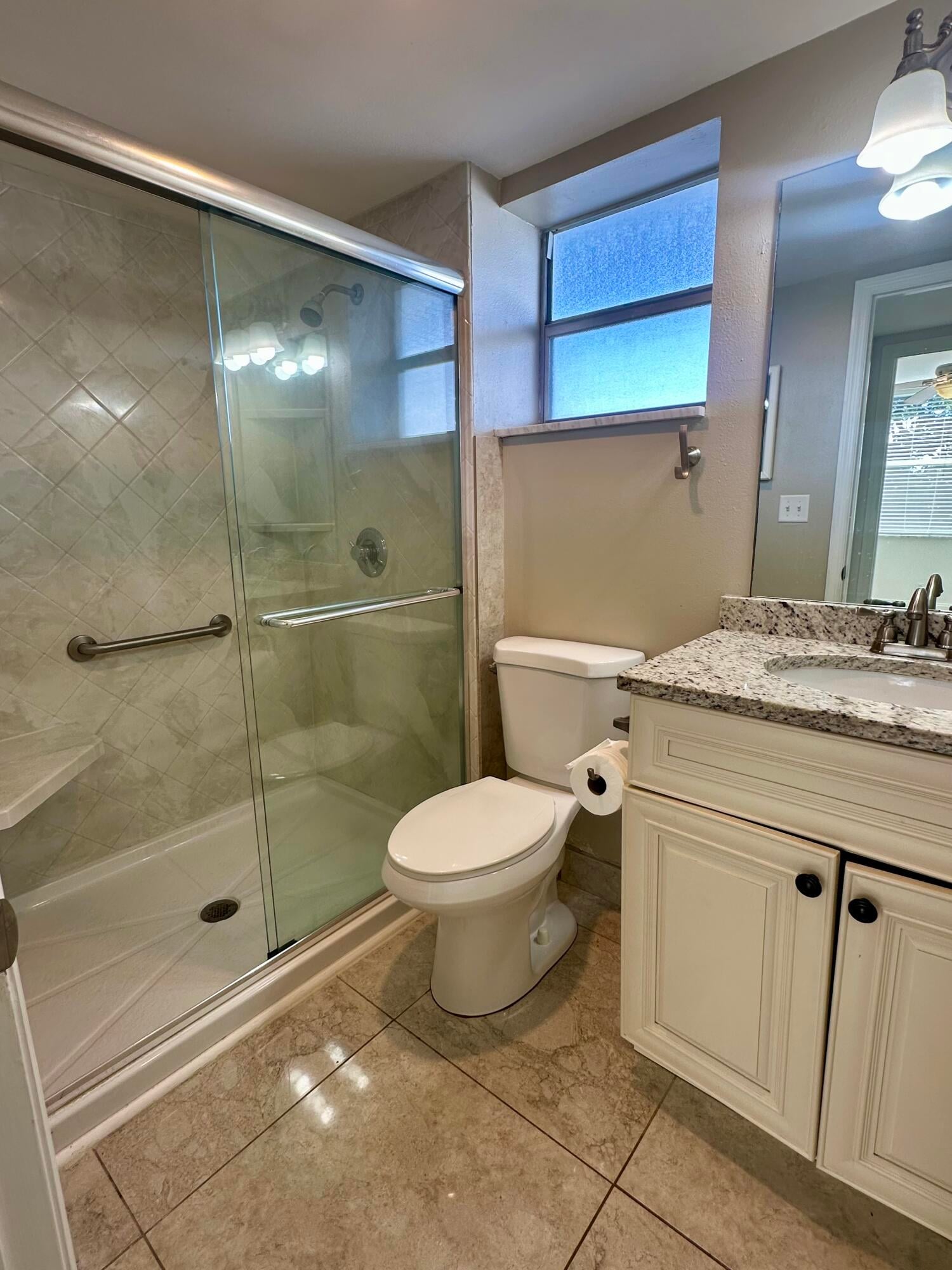 Unit 417 photo 15