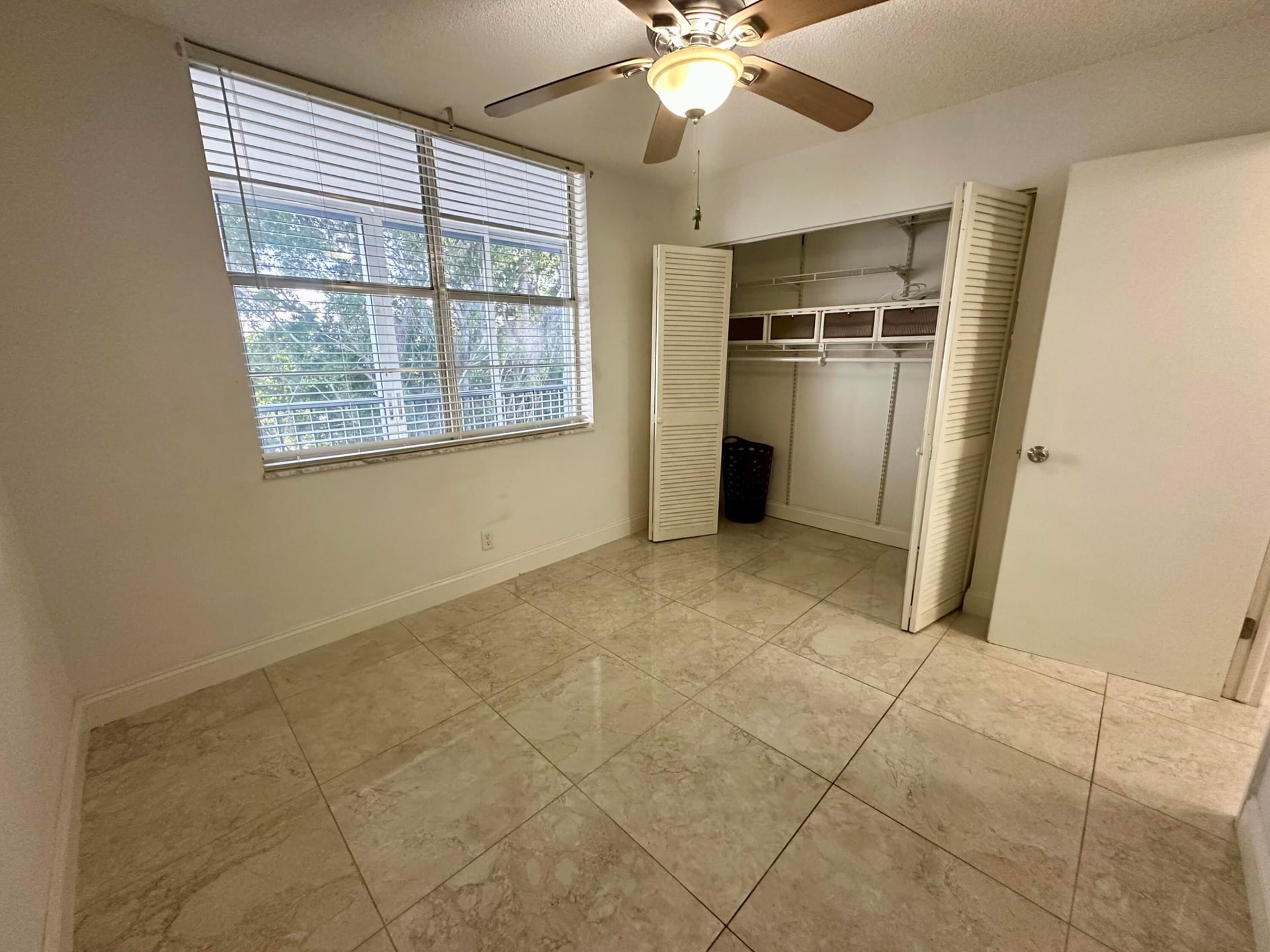 Unit 417 photo 17