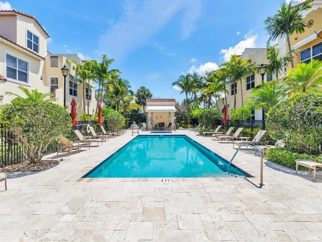 Villas on Antique Row Residence photo 27