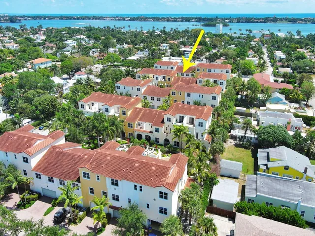 Villas on Antique Row Residence photo 29