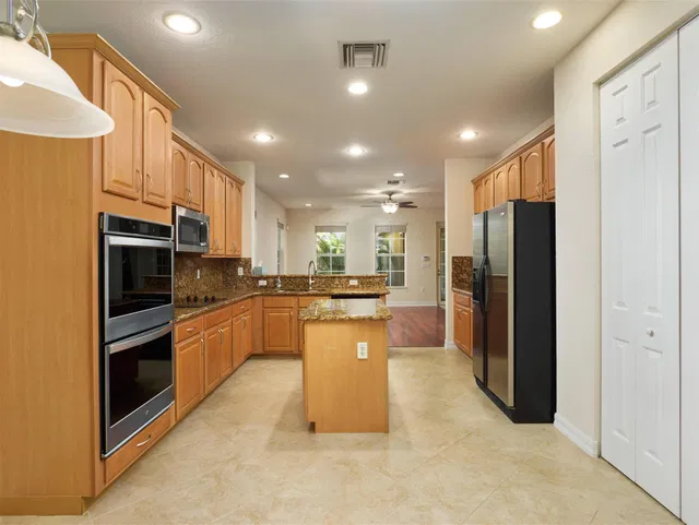 Canterbury Place Residence photo 4