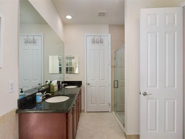 Canterbury Place Residence photo 12