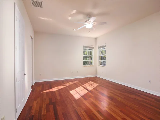 Canterbury Place Residence photo 16