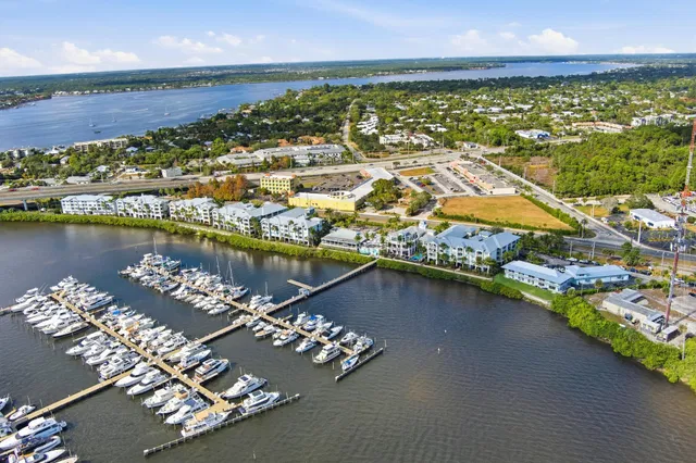 Harborage Yacht Club Unit 307 photo 5