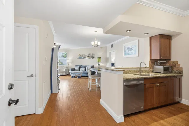 Harborage Yacht Club Unit 307 photo 8