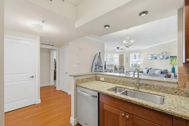 Harborage Yacht Club Unit 307 photo 9