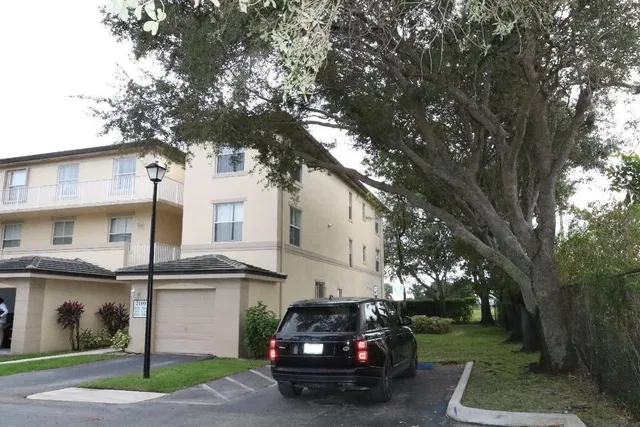 Unit 508 photo 5