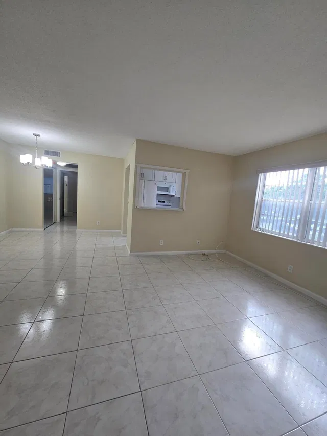 Residence photo 12