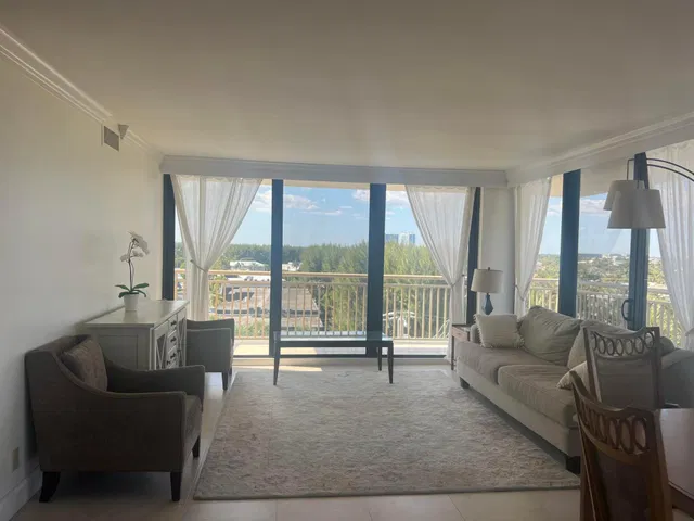 Singer Island Unit 607 photo 5