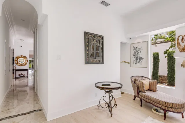  Residence photo 8