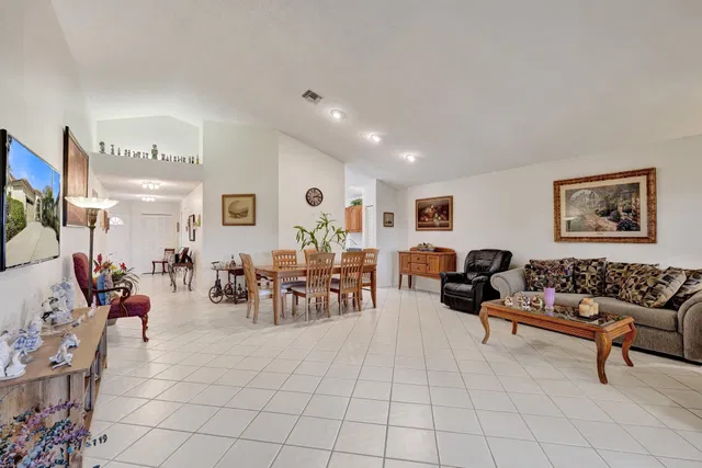 Residence photo 17