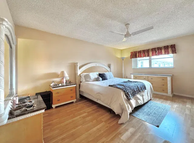 Unit 315 photo 9