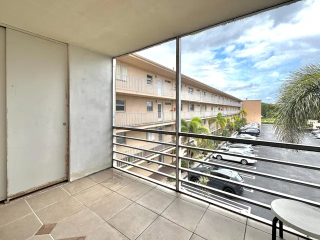 Unit 315 photo 14