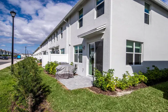 Residence photo 24