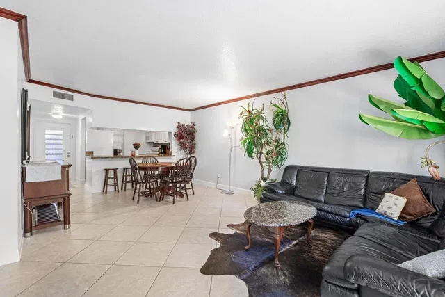 Unit 802 photo 12