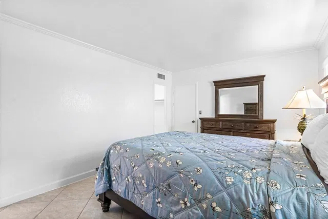 Unit 802 photo 19